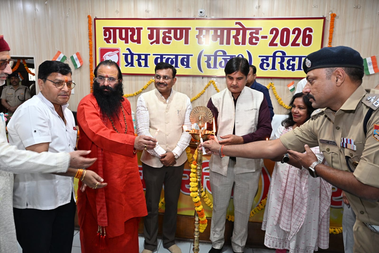 प्रेस क्लब हरिद्वार के नवनिर्वाचित कार्यकारणी के शपथ ग्रहण समारोह में पहुंचे मुख्य सचिव आनन्द बर्द्धन