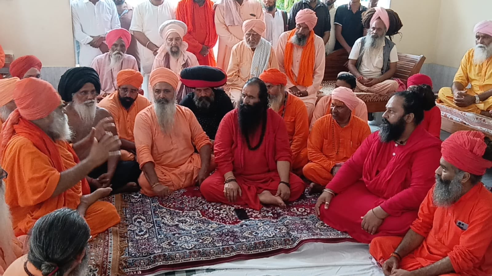 असली-नकली देवताओं के विवाद ने कुंभ से पहले बढ़ाई अखाड़ों की सियासत, पंजाब के संतों ने लगाए गंभीर आरोप
